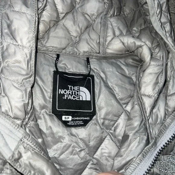 The North Face Jacket Women's Size Small Gray Thermoball Parka Puffer Hood - Picture 3 of 6